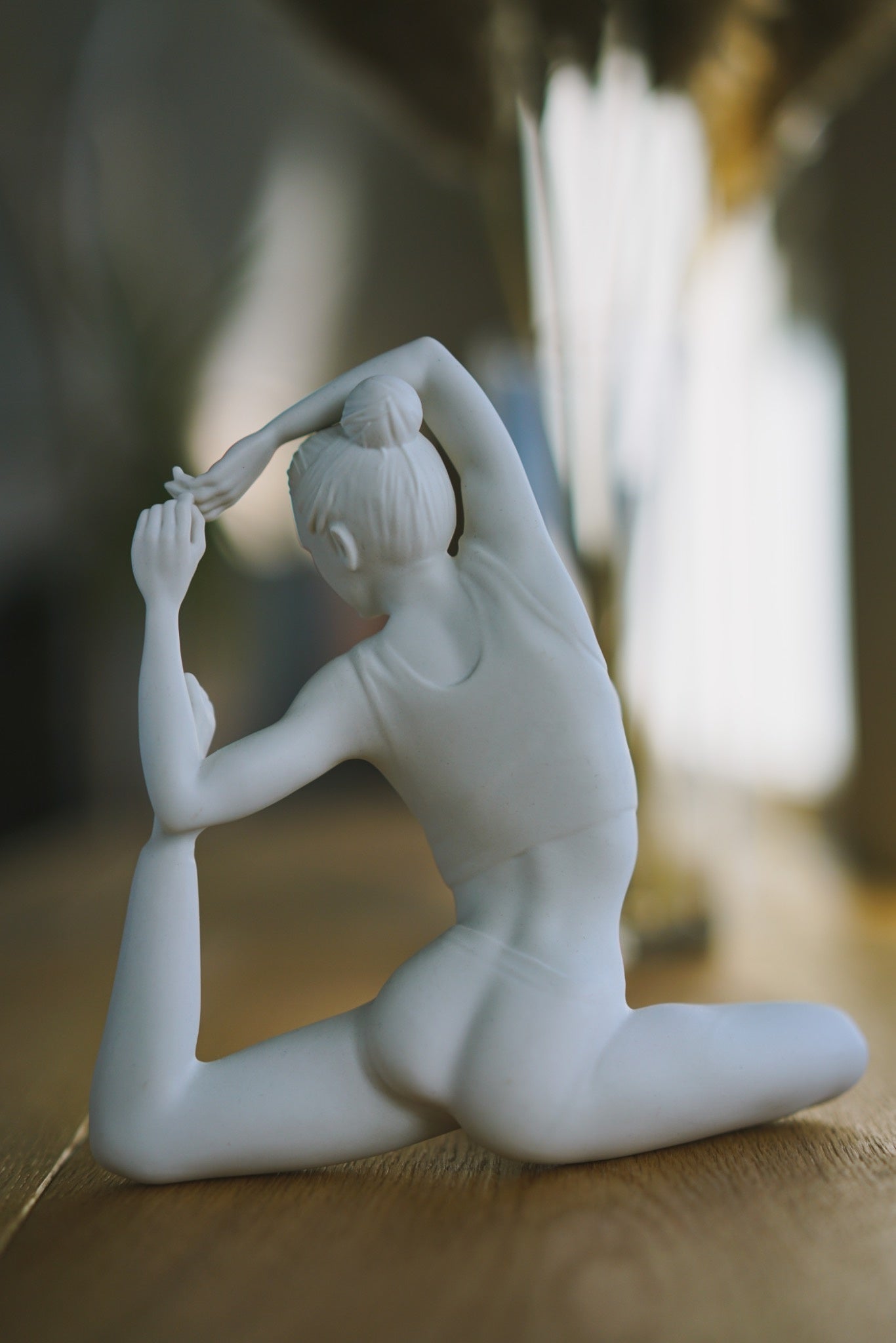 Yogifigur in der einbeinigen Königstaube – Eka Pada Rajakapotasana